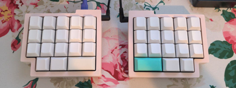 My custom keyboard with no name {800x300} {caption: 30% split ortholinear by pywkt}